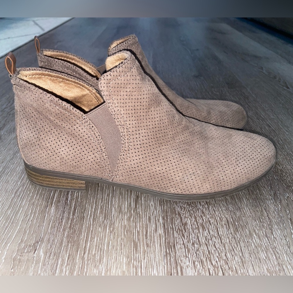 Dr Scholl’s taupe suede booties